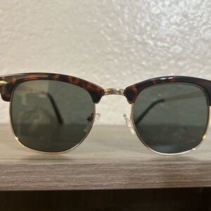 Kenneth Cole Reaction Clumaster Sunglasses Tortoiseshell